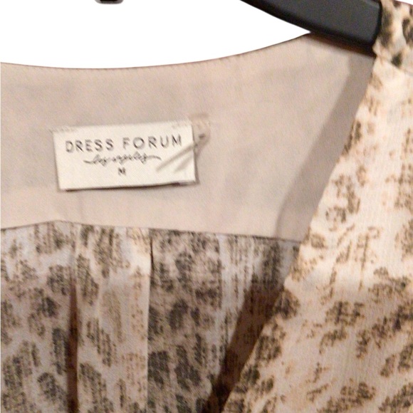 Dress forum animal print wrap dress size medium - Picture 4 of 5